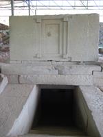The entrance to King Renhai's tomb  with false door